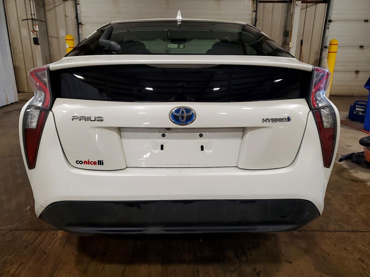 2017 TOYOTA PRIUS THREE photo 16