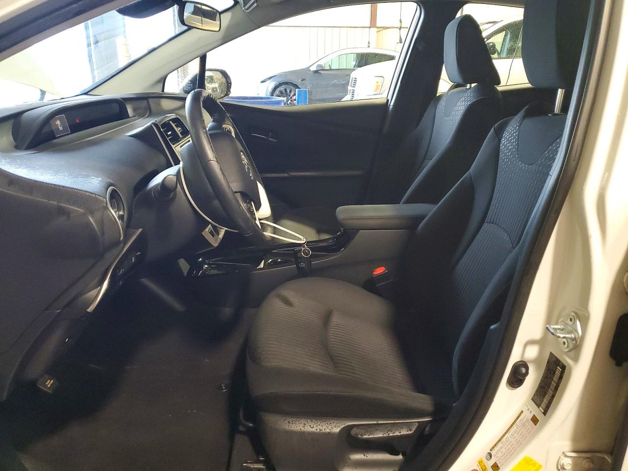 2017 TOYOTA PRIUS THREE photo 19