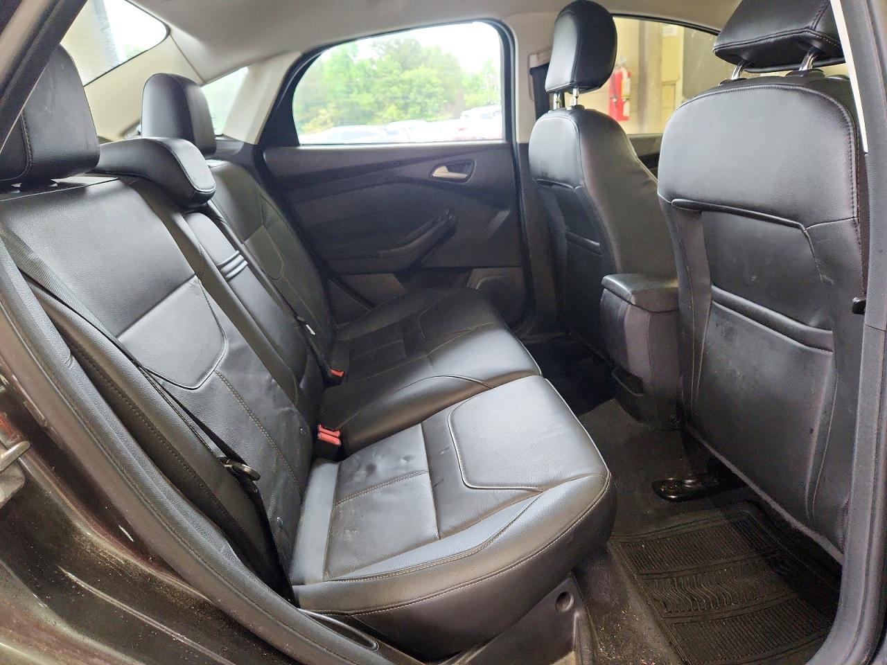 2015 FORD FOCUS SE photo 19