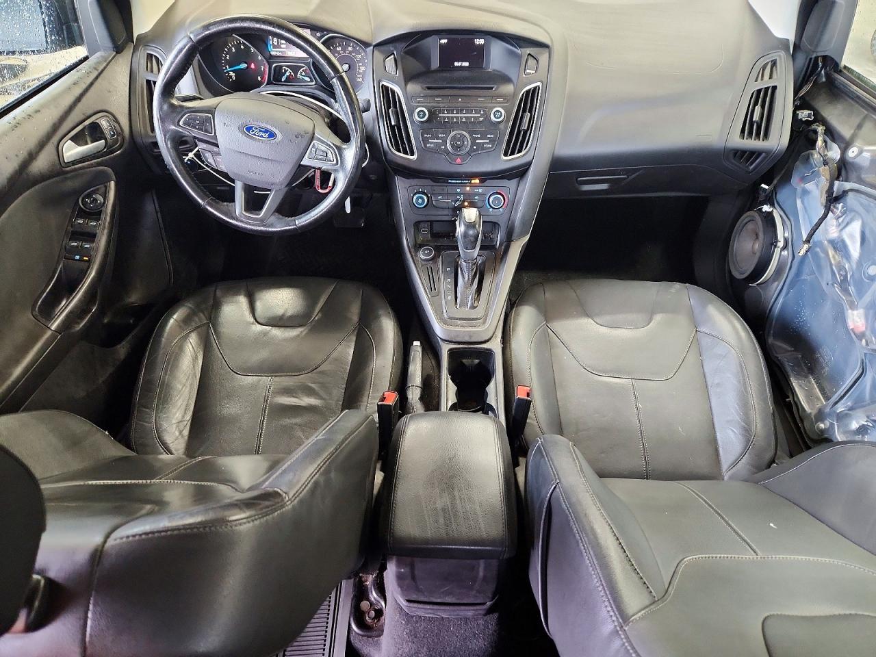 2015 FORD FOCUS SE photo 15