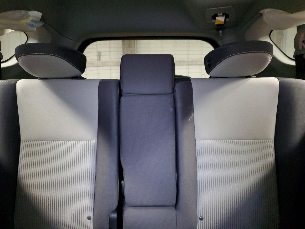 2015 TOYOTA RAV4 XLE photo 28