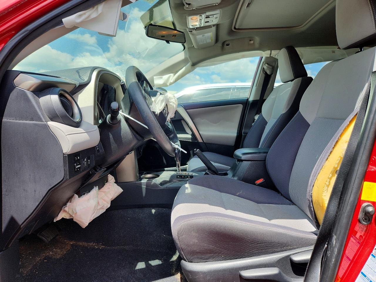 2015 TOYOTA RAV4 XLE photo 19