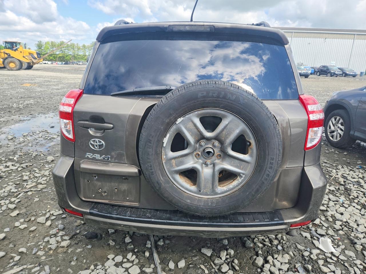 2011 TOYOTA RAV4 BASE photo 11