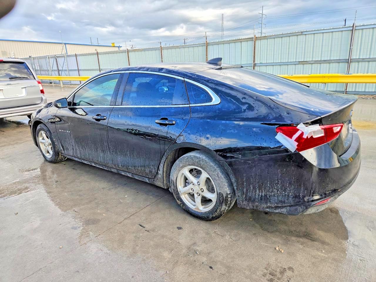 2018 CHEVROLET MALIBU LS photo 3