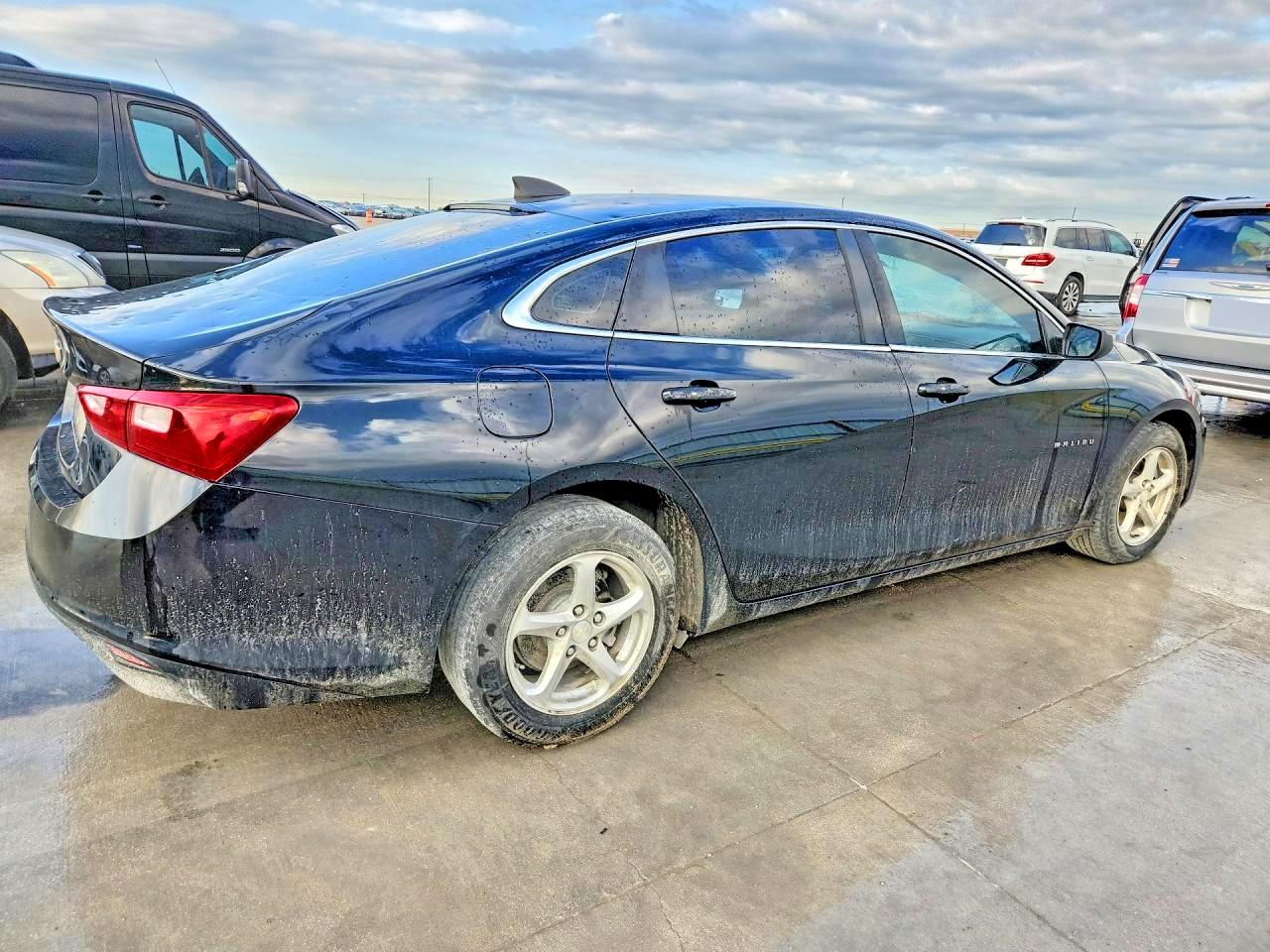 2018 CHEVROLET MALIBU LS photo 5