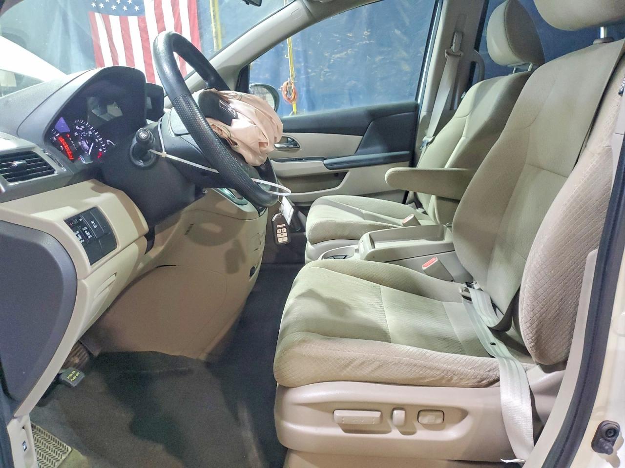 2016 HONDA ODYSSEY SE photo 13