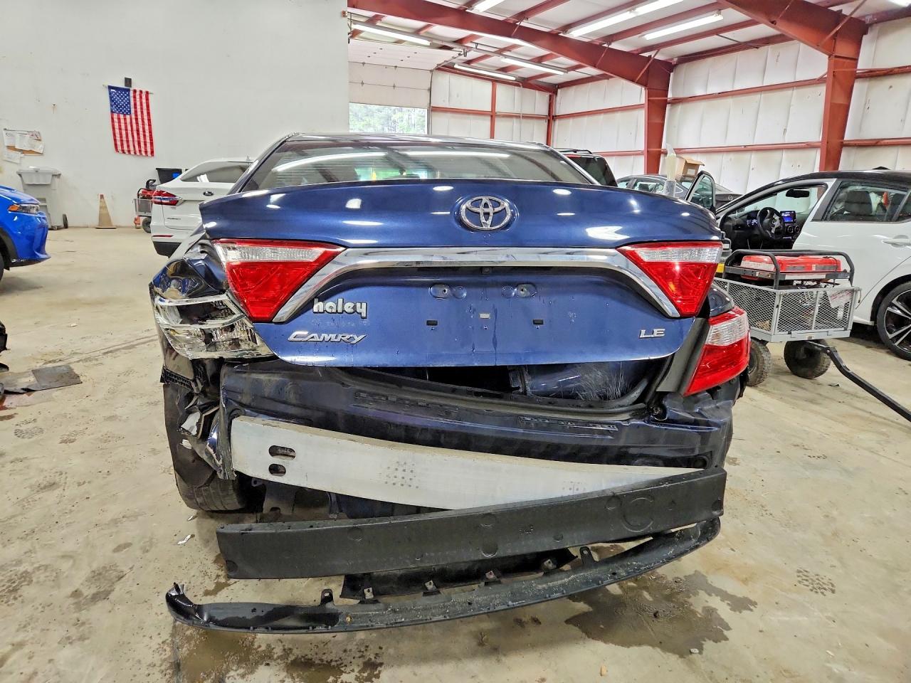 2015 TOYOTA CAMRY LE photo 16