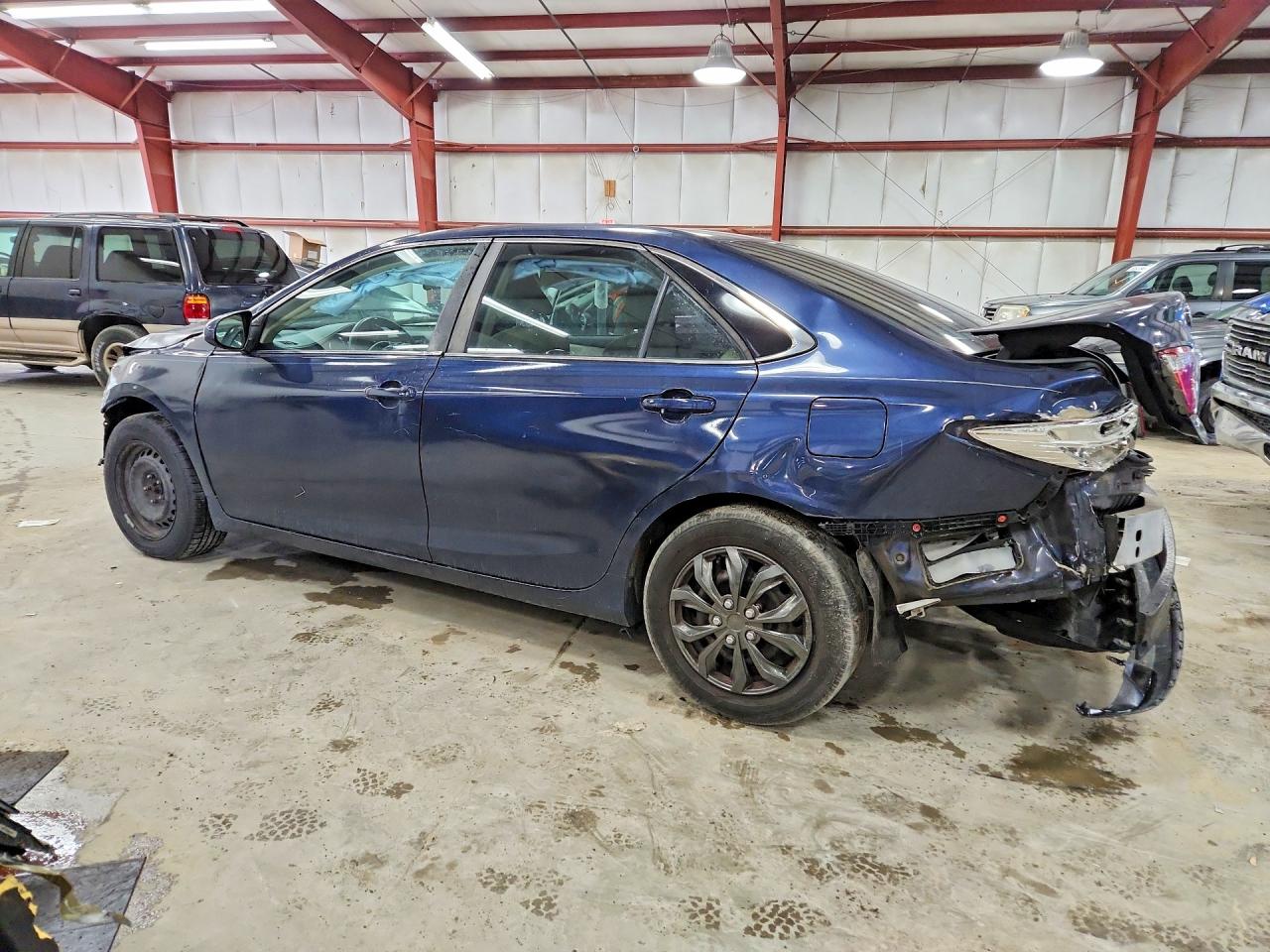 2015 TOYOTA CAMRY LE photo 4