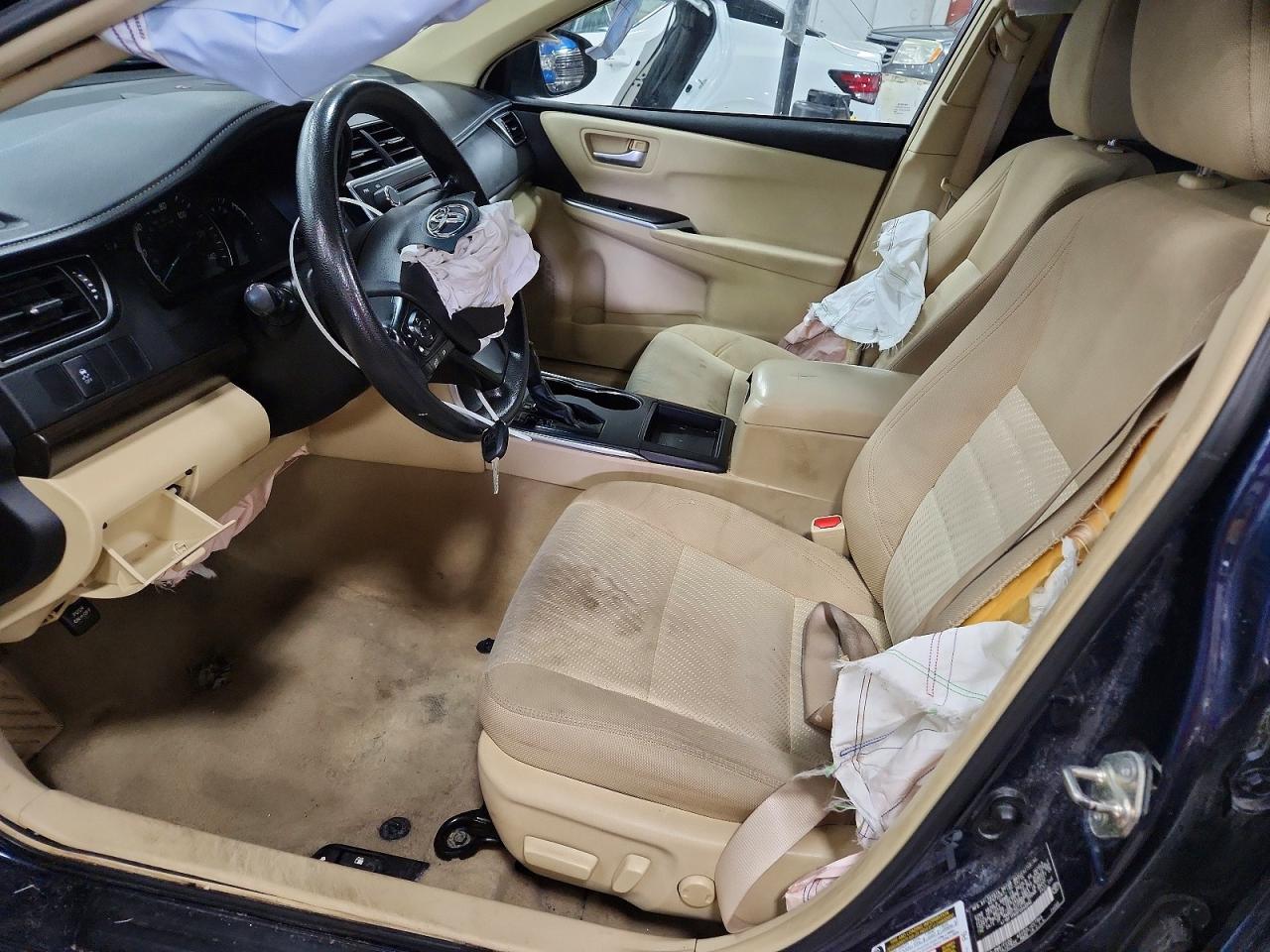 2015 TOYOTA CAMRY LE photo 19