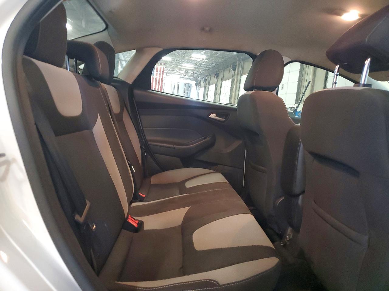 2014 FORD FOCUS SE photo 19