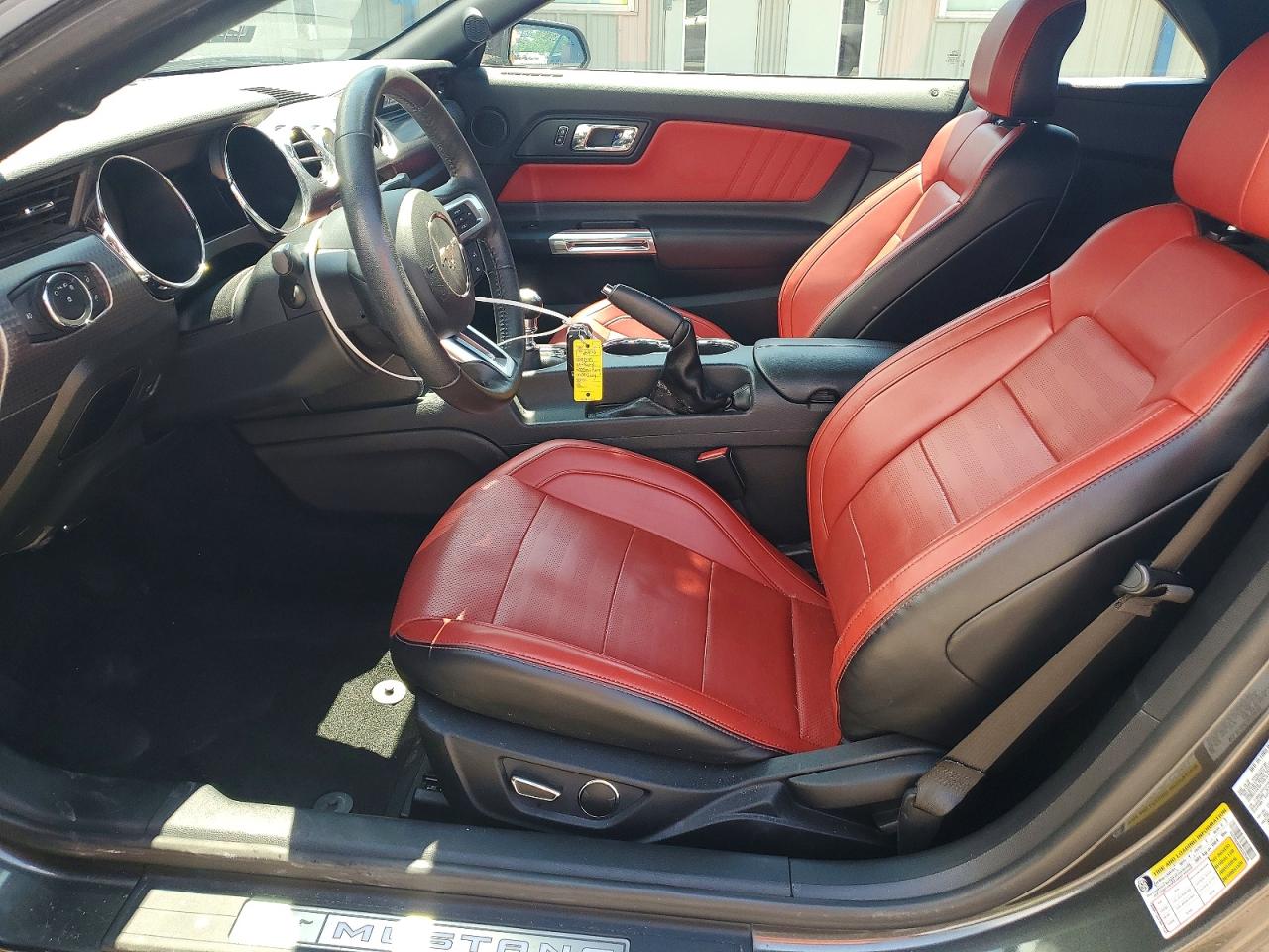 2017 FORD MUSTANG photo 19