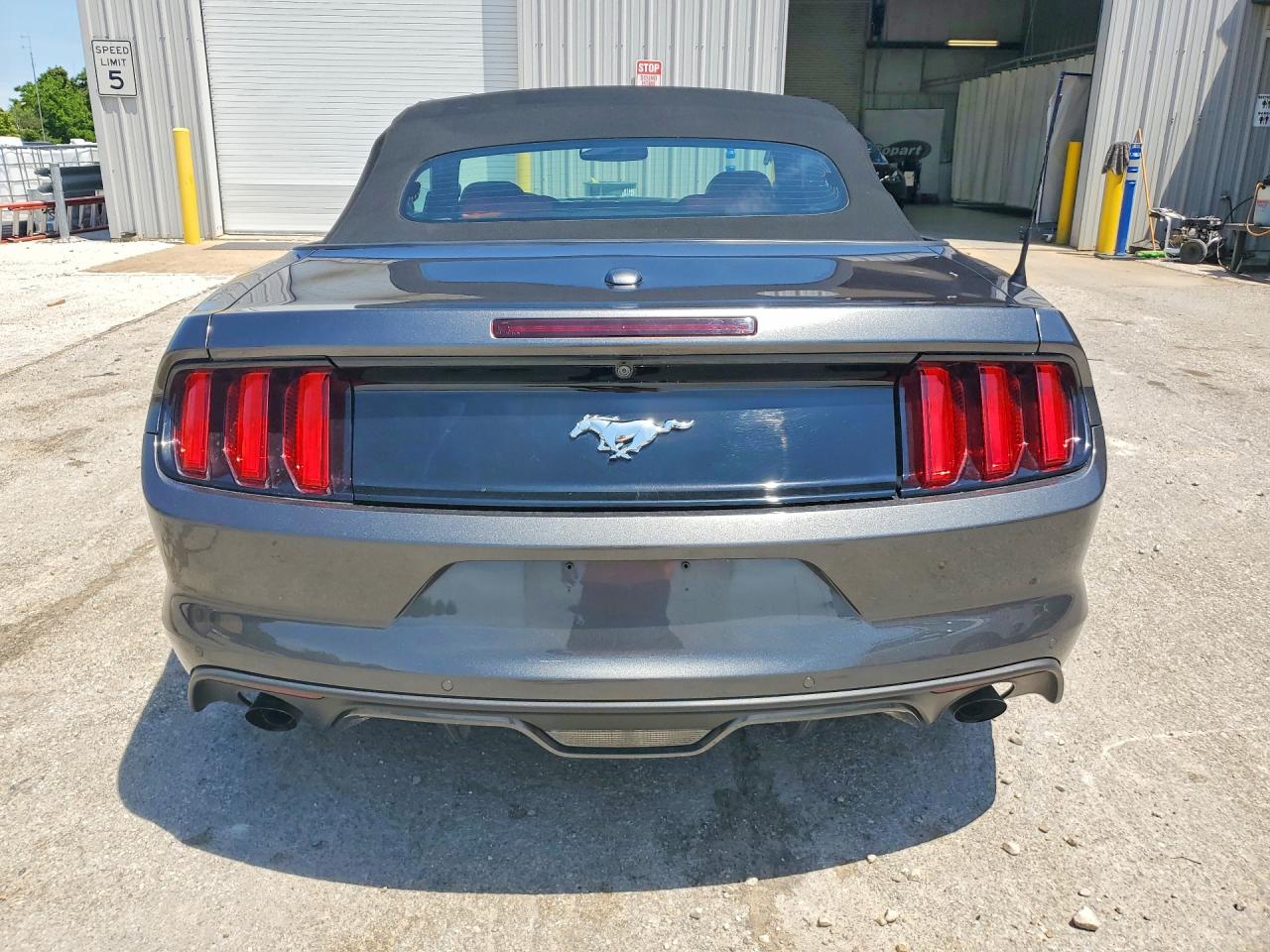 2017 FORD MUSTANG photo 16
