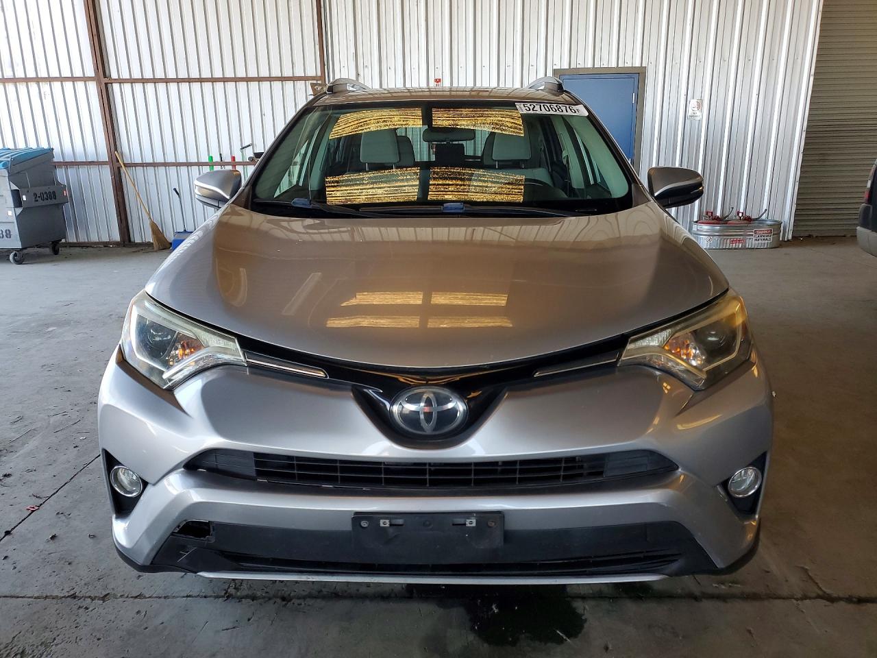 2018 TOYOTA RAV4 XLE photo 9