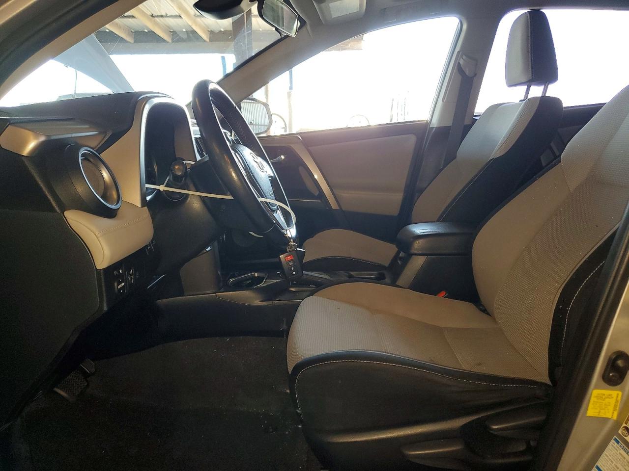 2018 TOYOTA RAV4 XLE photo 13