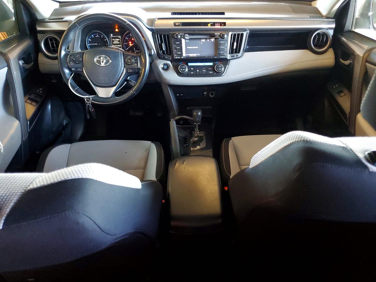 2018 TOYOTA RAV4 XLE photo 15
