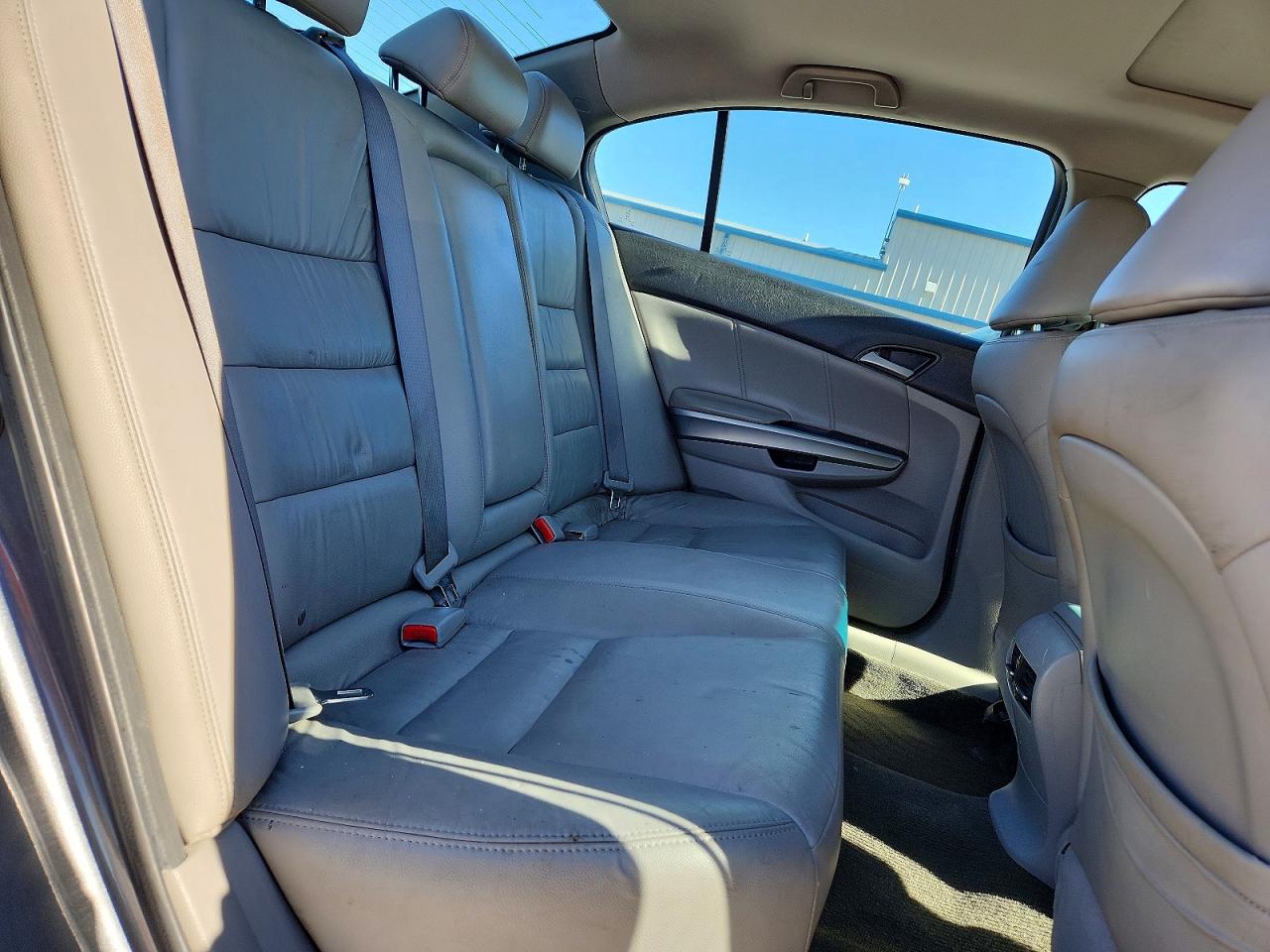 2010 HONDA ACCORD photo 19