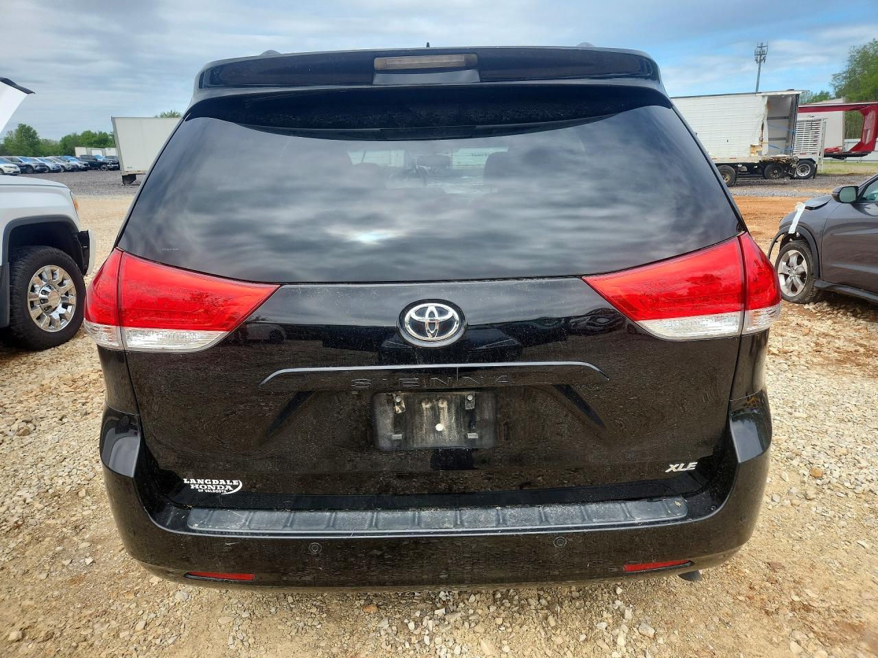 2014 TOYOTA SIENNA XLE 8-PASSENGER photo 11