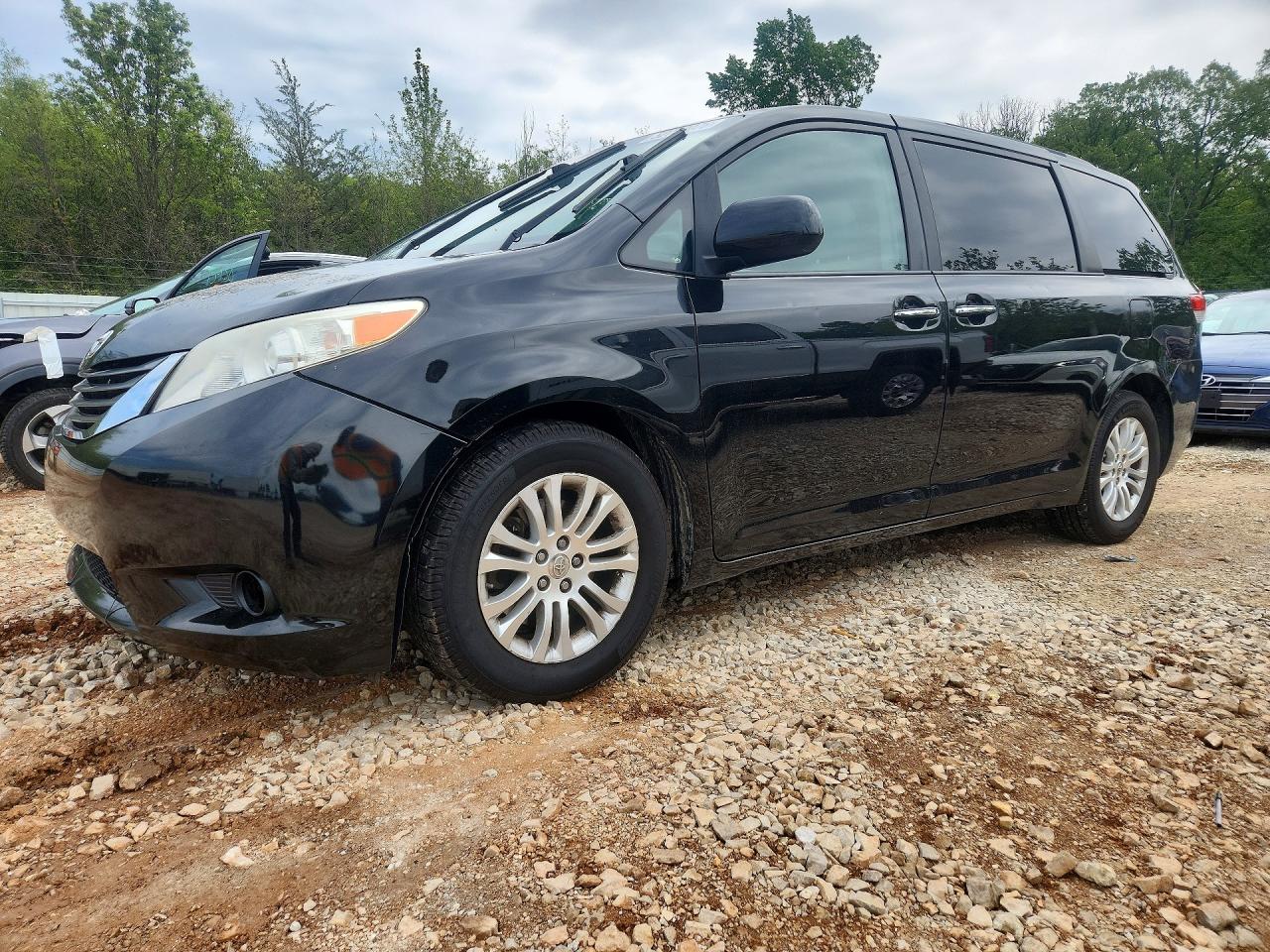 2014 TOYOTA SIENNA