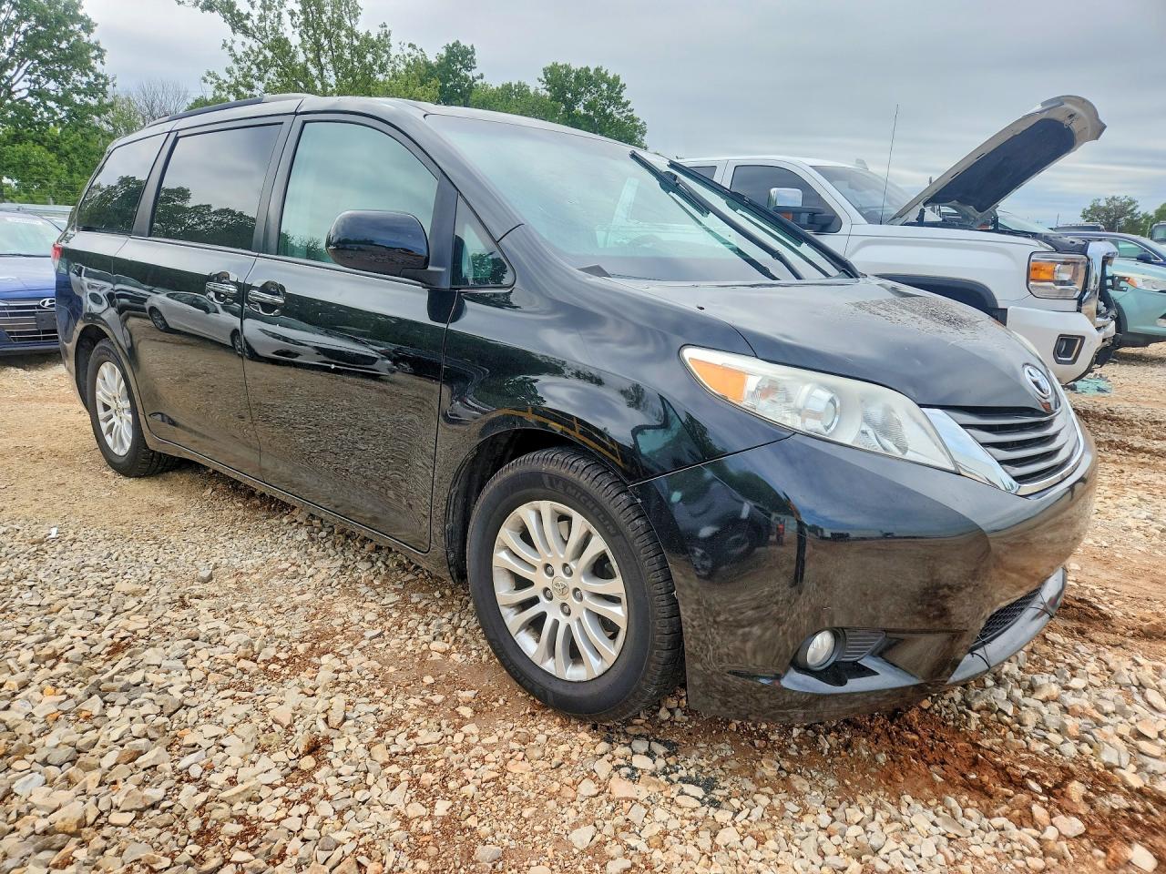 2014 TOYOTA SIENNA XLE 8-PASSENGER photo 7