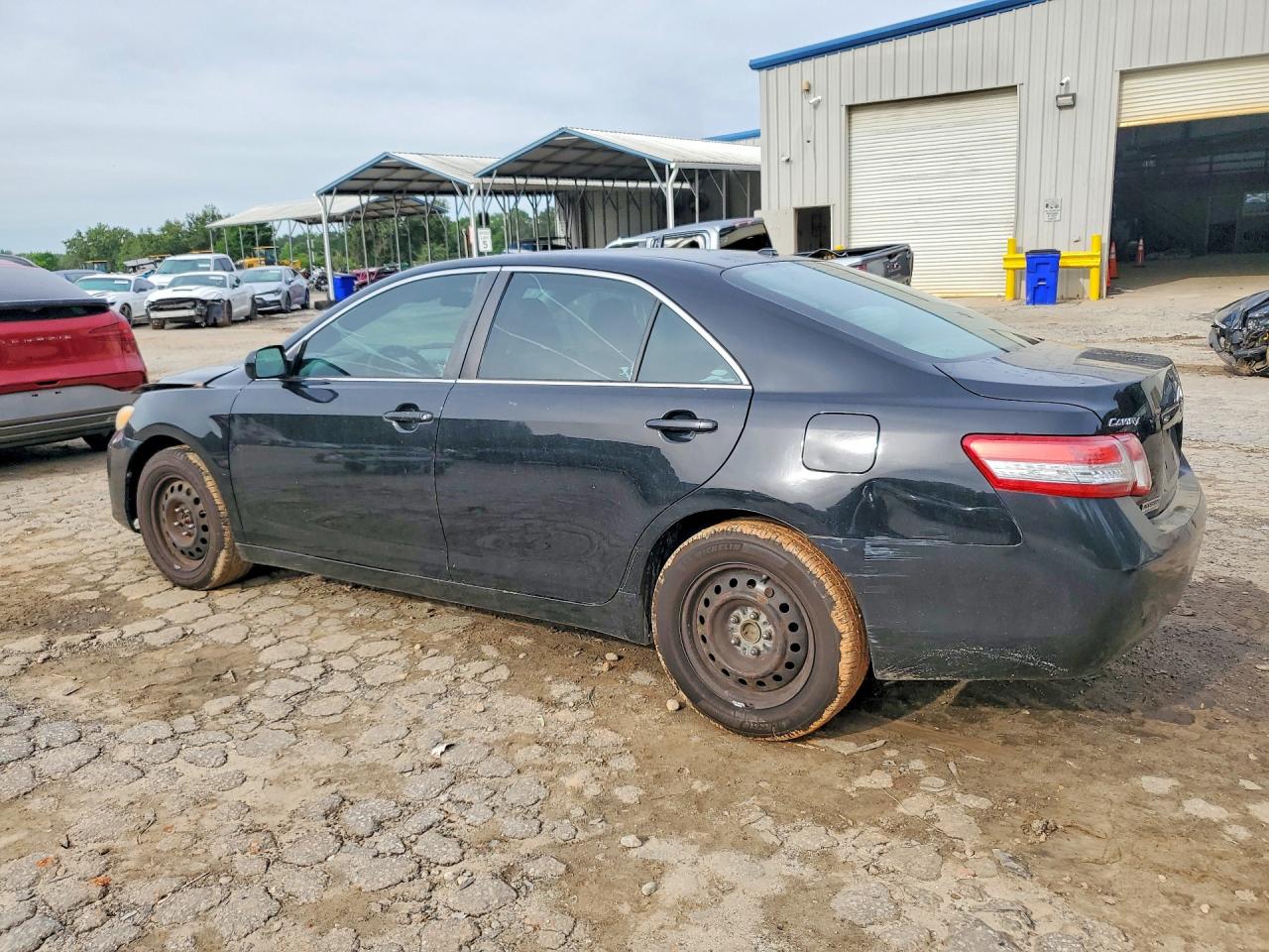 2011 TOYOTA CAMRY LE photo 3