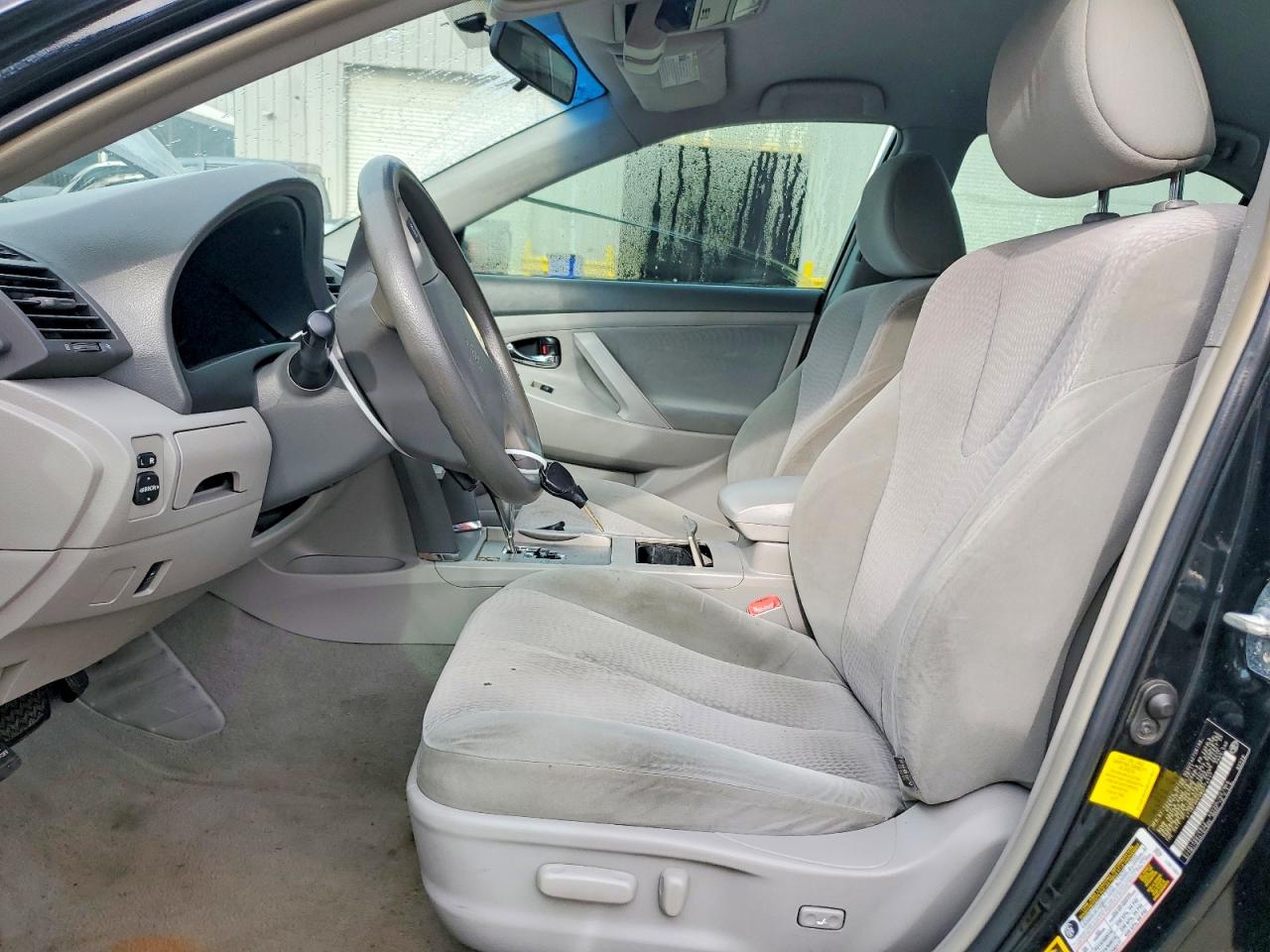 2011 TOYOTA CAMRY LE photo 13