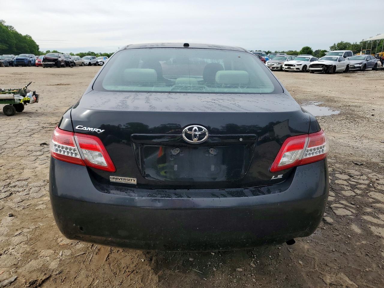 2011 TOYOTA CAMRY LE photo 11