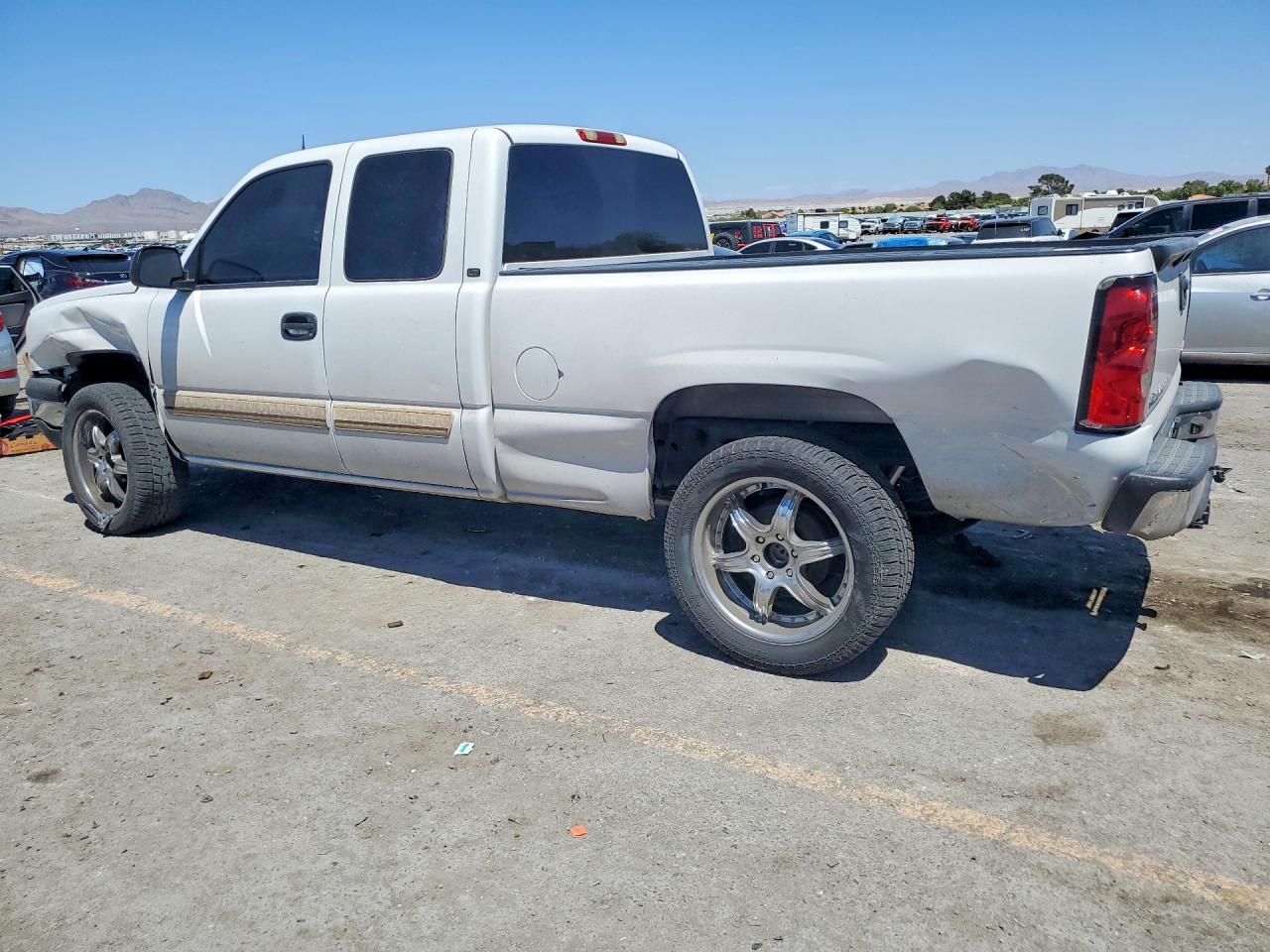 2005 CHEVROLET SILVERADO C1500 photo 4