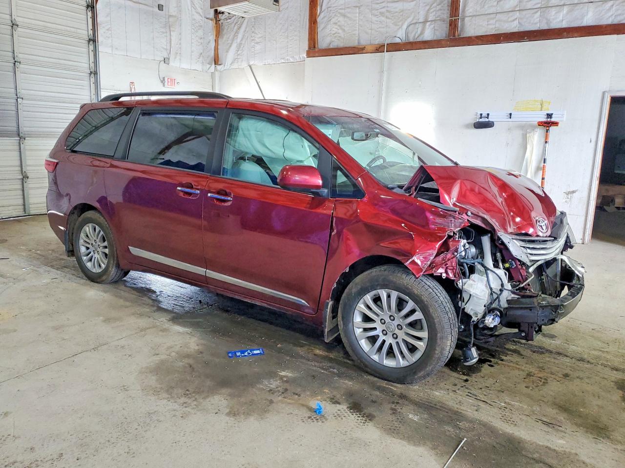 2017 TOYOTA SIENNA XLE 8-PASSENGER photo 7