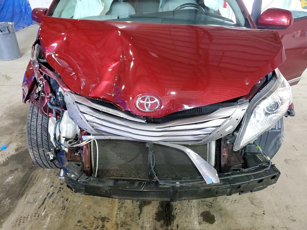 2017 TOYOTA SIENNA XLE 8-PASSENGER photo 23