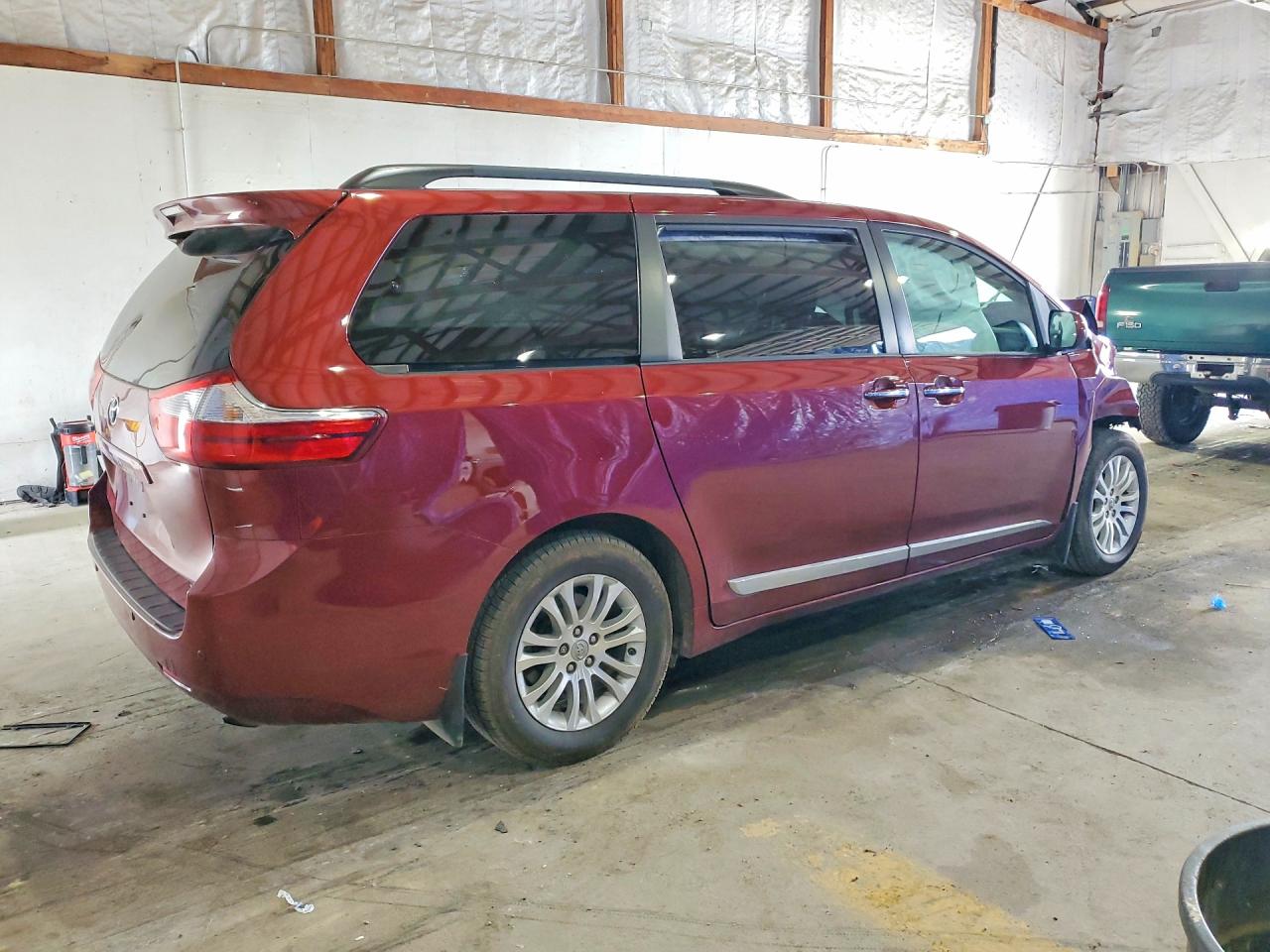2017 TOYOTA SIENNA XLE 8-PASSENGER photo 5