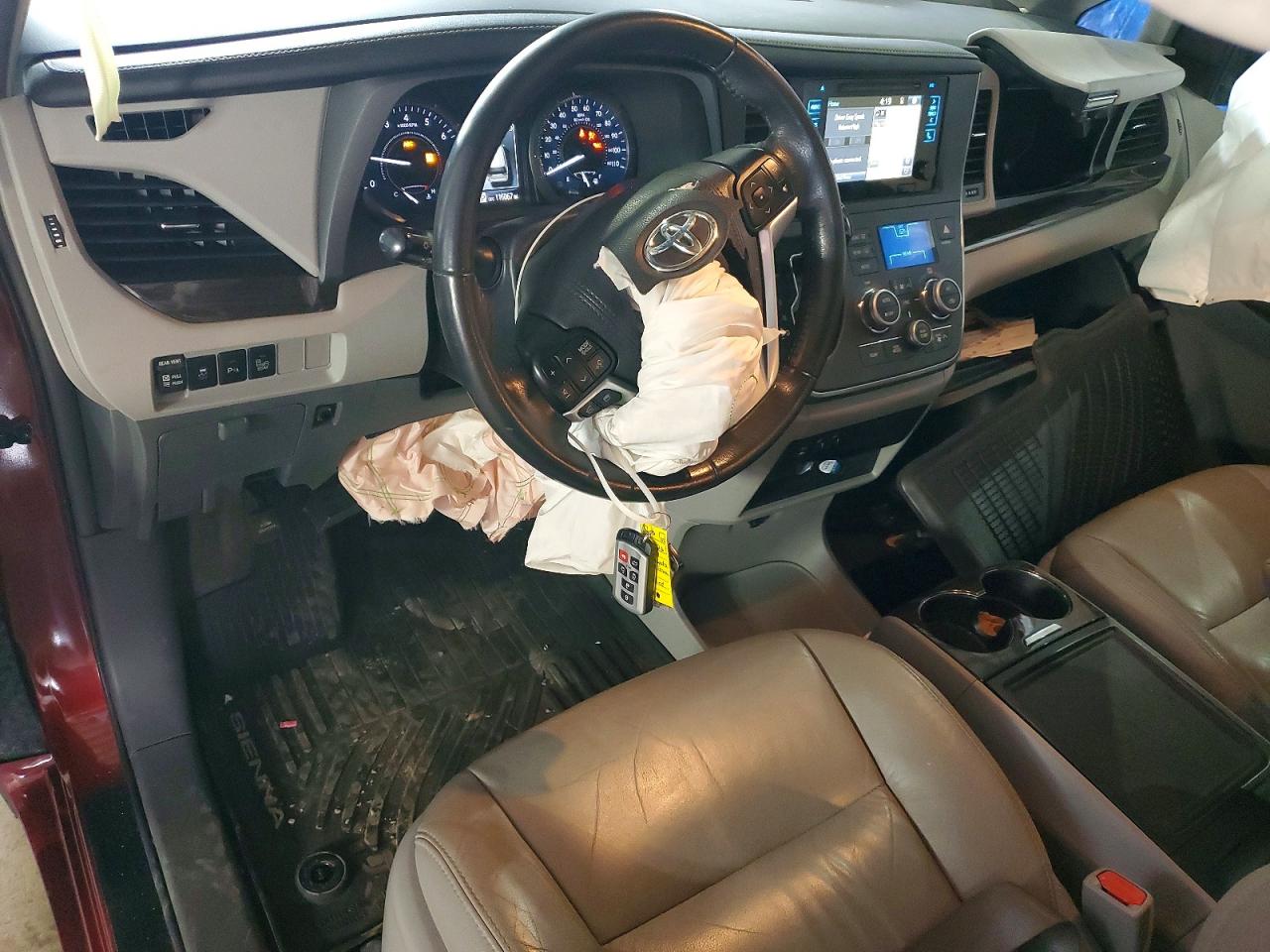 2017 TOYOTA SIENNA XLE 8-PASSENGER photo 15