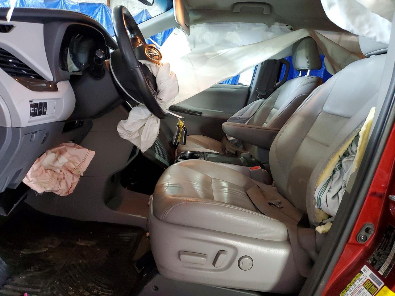 2017 TOYOTA SIENNA XLE 8-PASSENGER photo 13