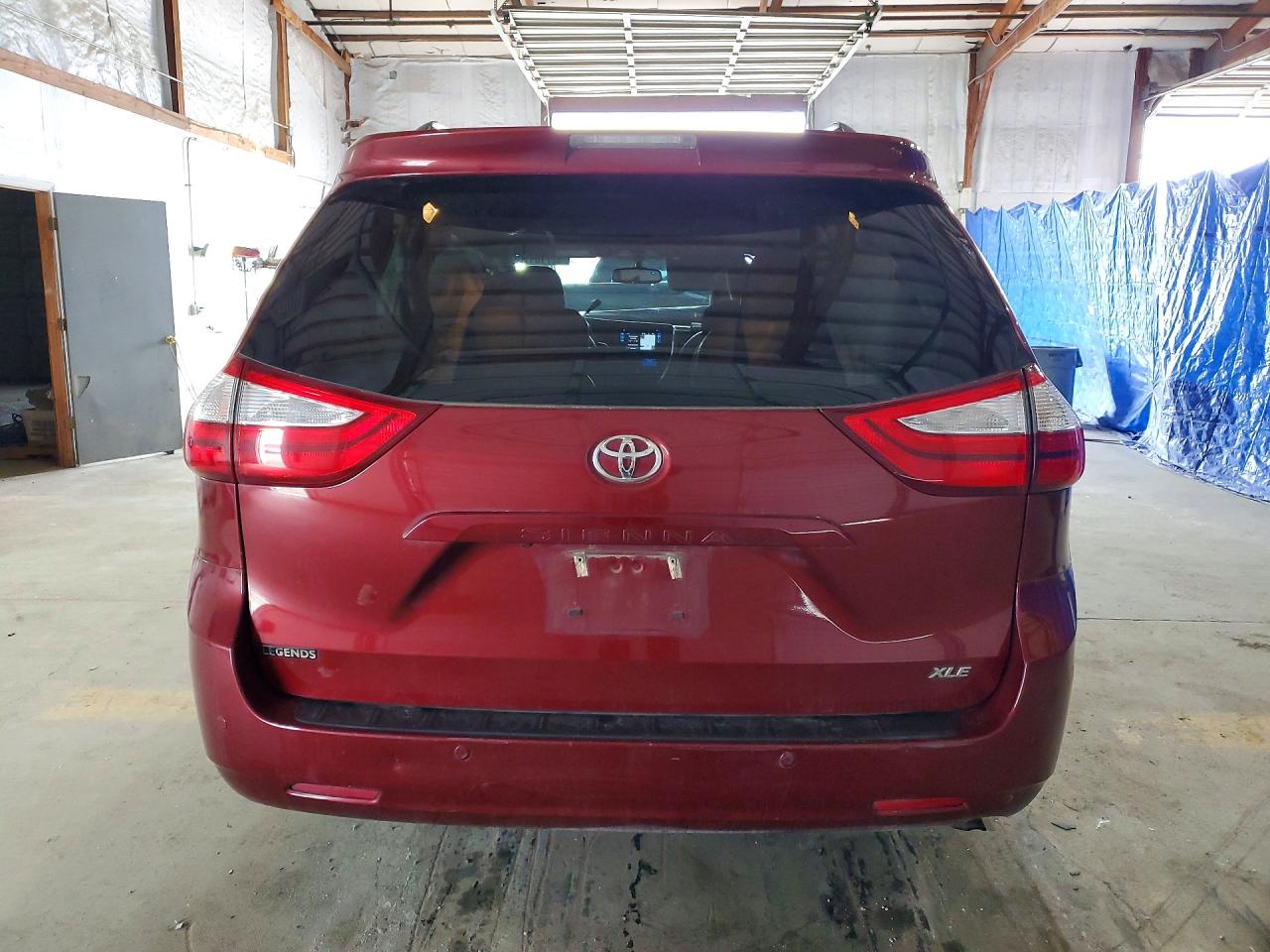 2017 TOYOTA SIENNA XLE 8-PASSENGER photo 11