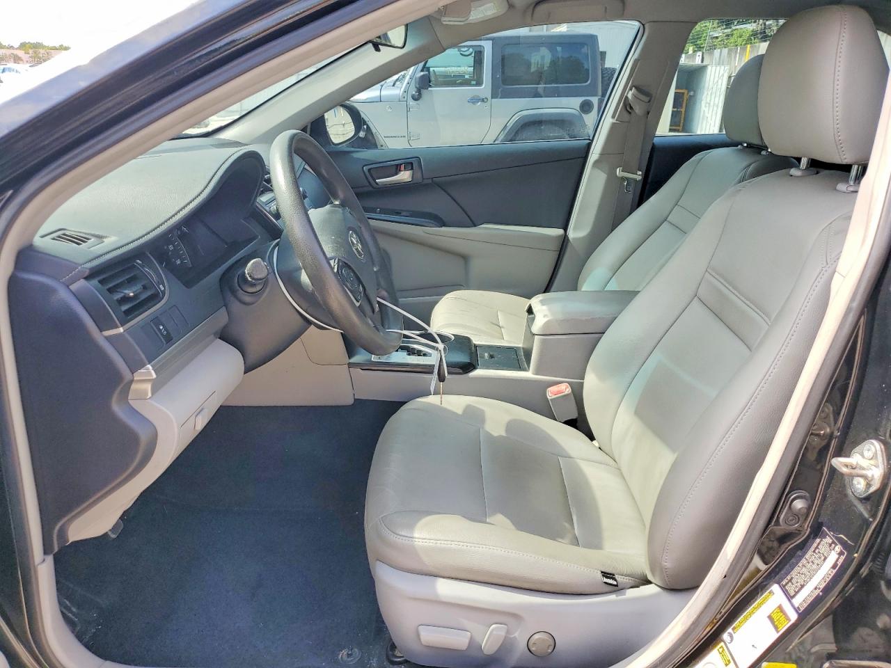 2014 TOYOTA CAMRY LE photo 13