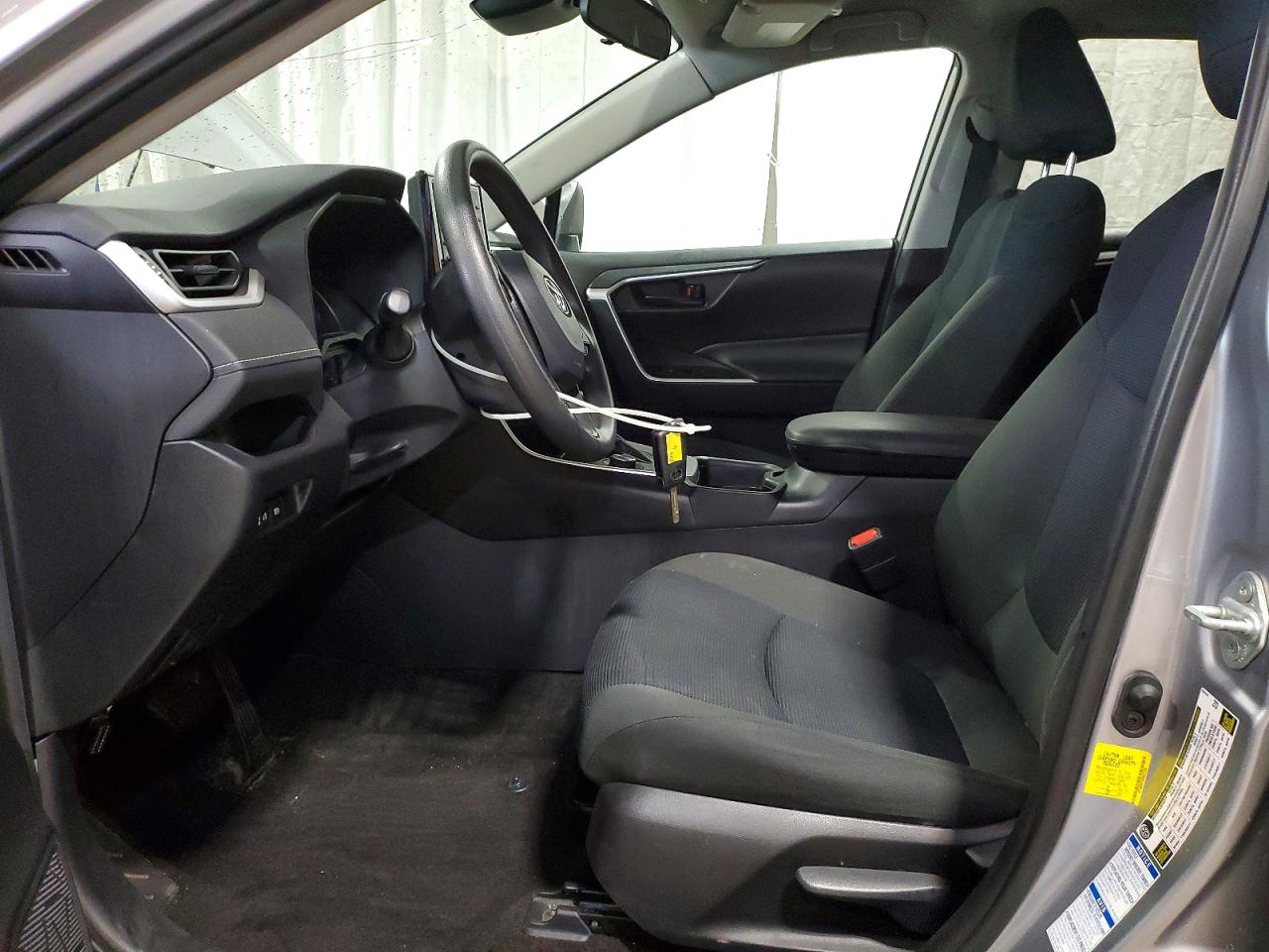 2021 TOYOTA RAV4 LE photo 19