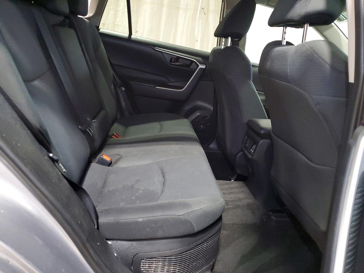 2021 TOYOTA RAV4 LE photo 28