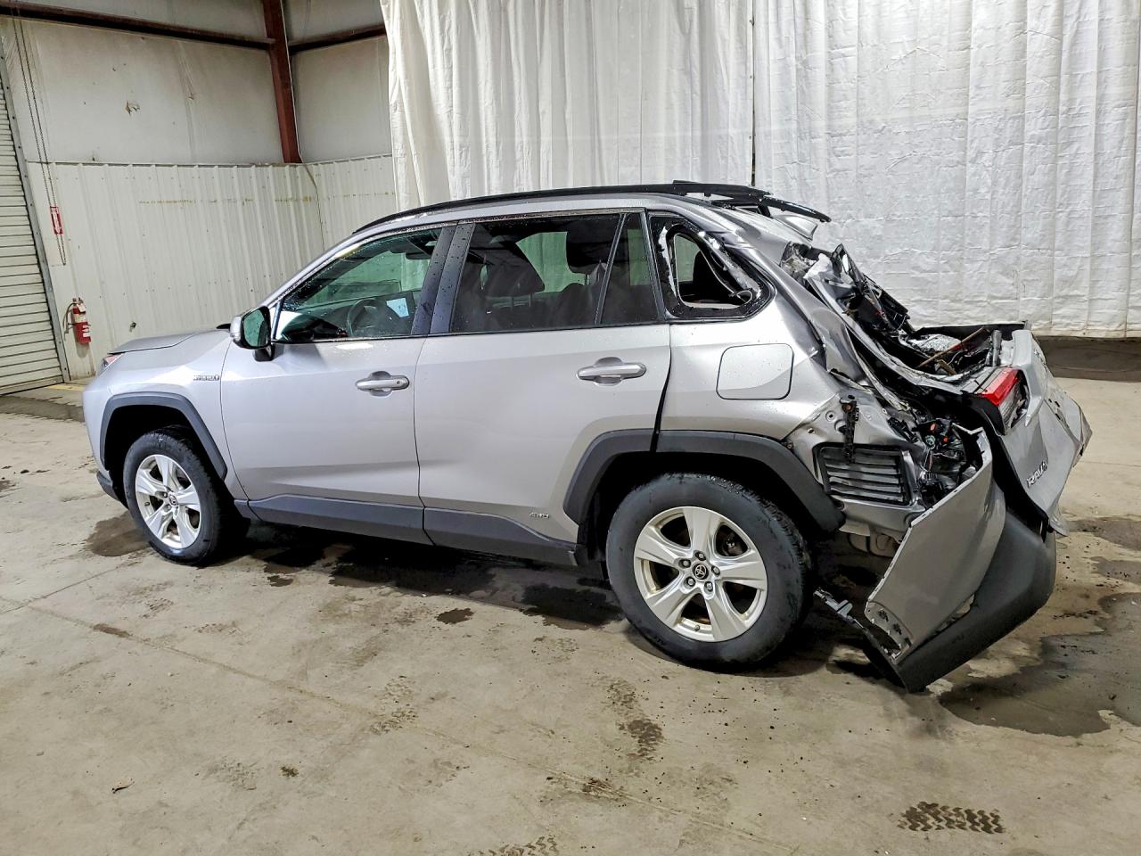 2021 TOYOTA RAV4 LE photo 4
