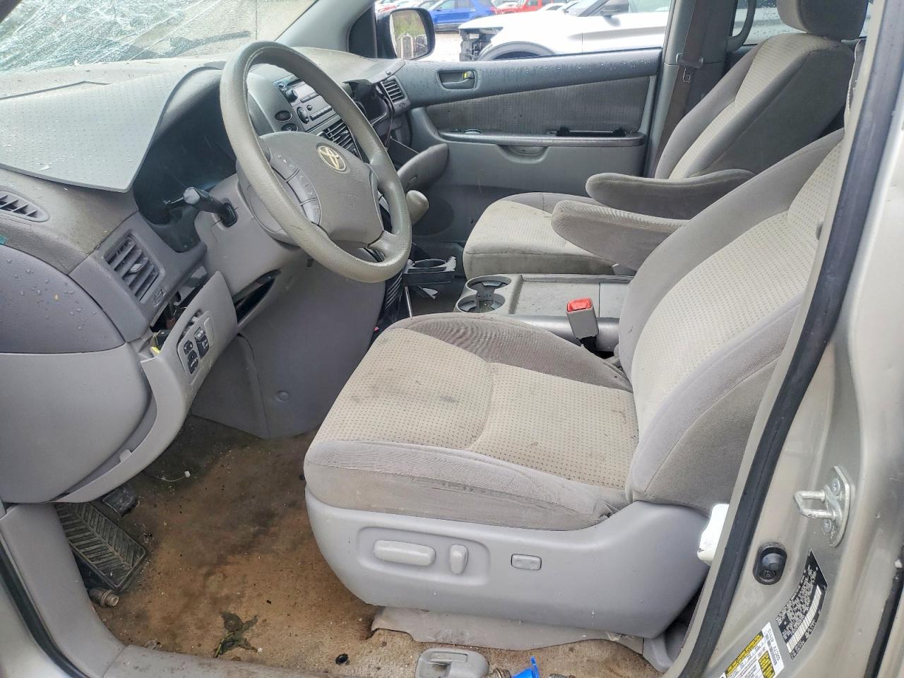 2009 TOYOTA SIENNA LE 7-PASSENGER photo 7