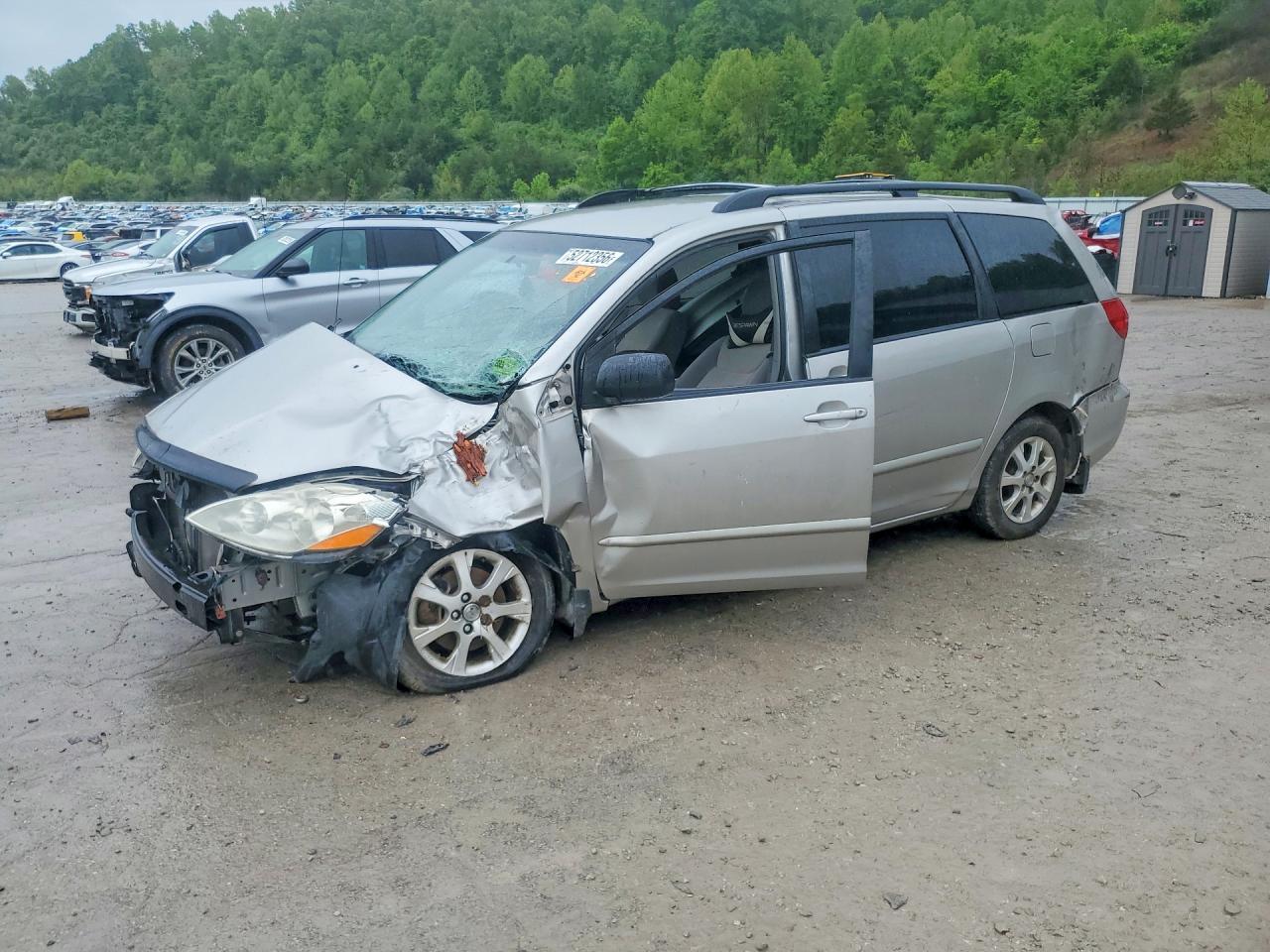 2009 TOYOTA SIENNA