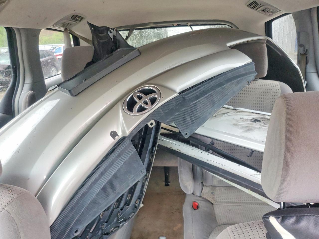 2009 TOYOTA SIENNA LE 7-PASSENGER photo 10