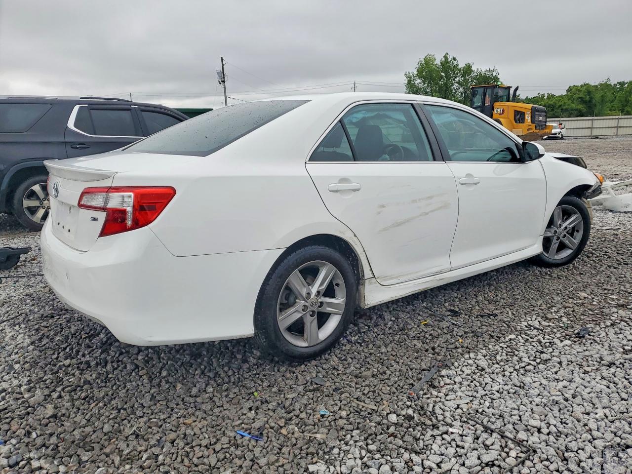 2012 TOYOTA CAMRY SE photo 7