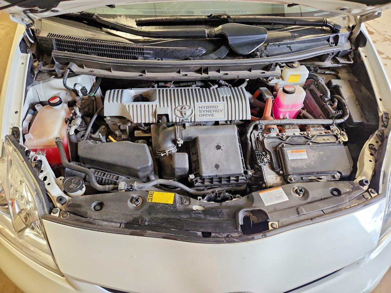 2015 TOYOTA PRIUS THREE photo 31