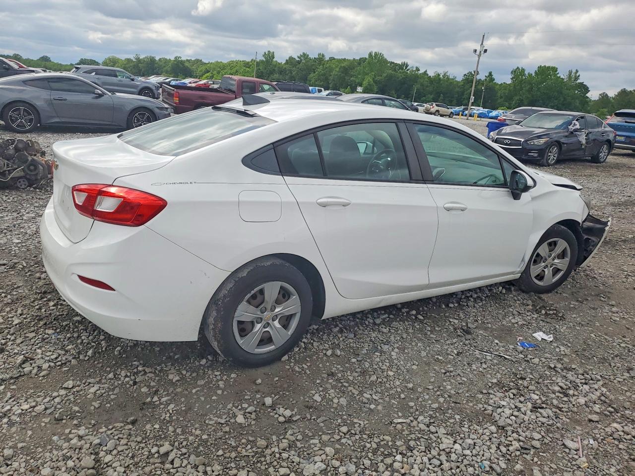 2017 CHEVROLET CRUZE LS photo 5