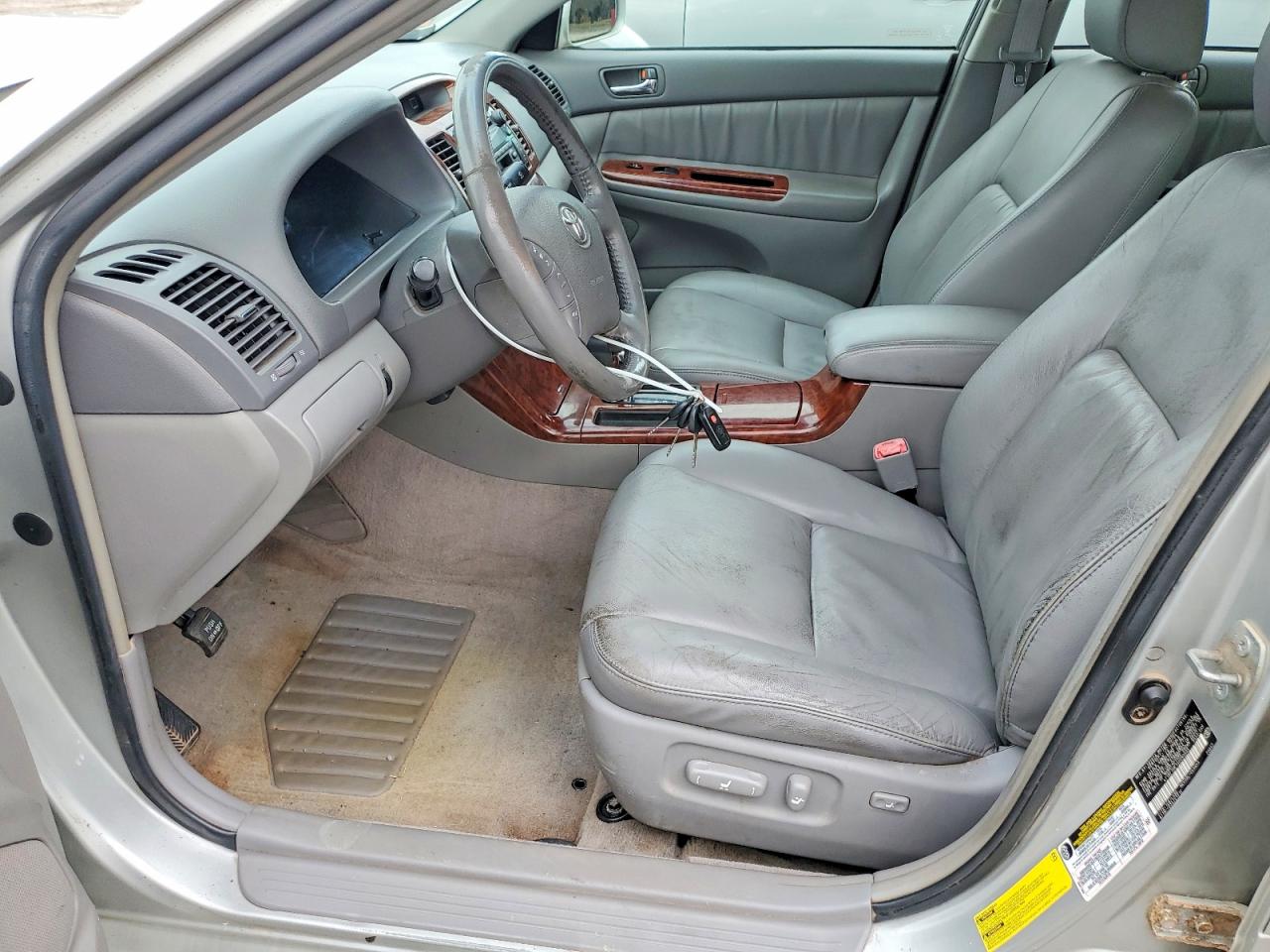 2005 TOYOTA CAMRY XLE V6 photo 13