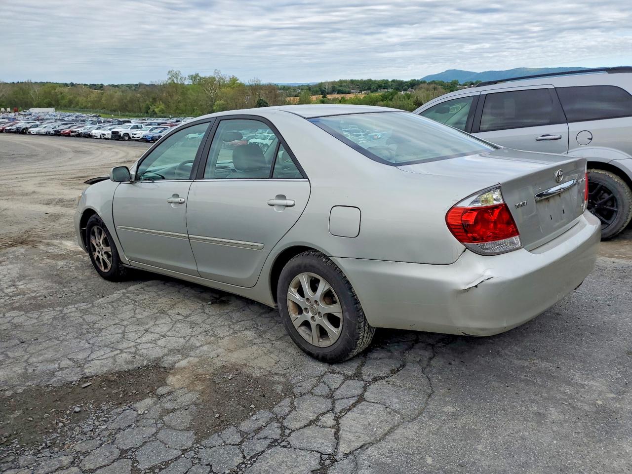 2005 TOYOTA CAMRY XLE V6 photo 3
