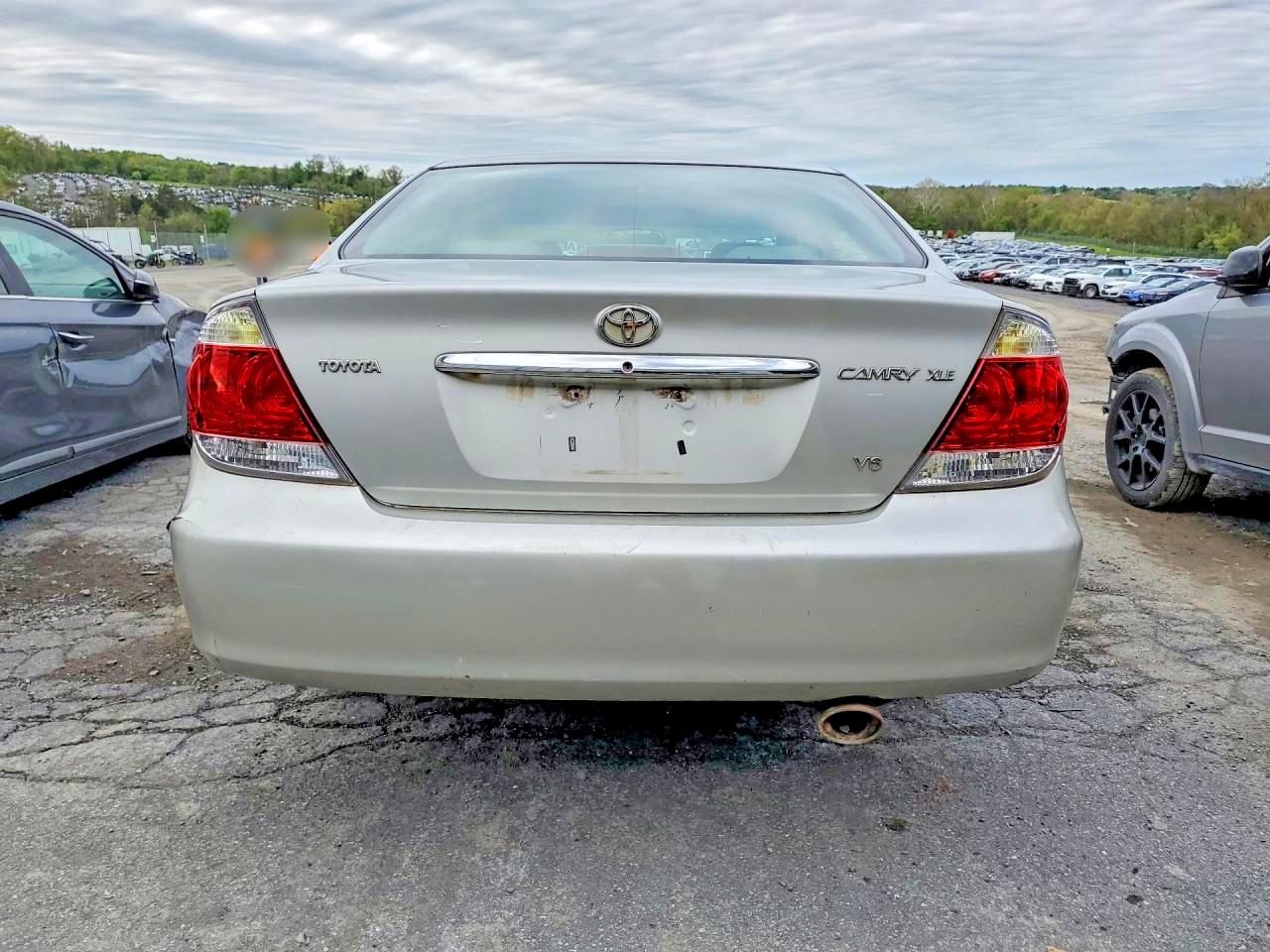 2005 TOYOTA CAMRY XLE V6 photo 11