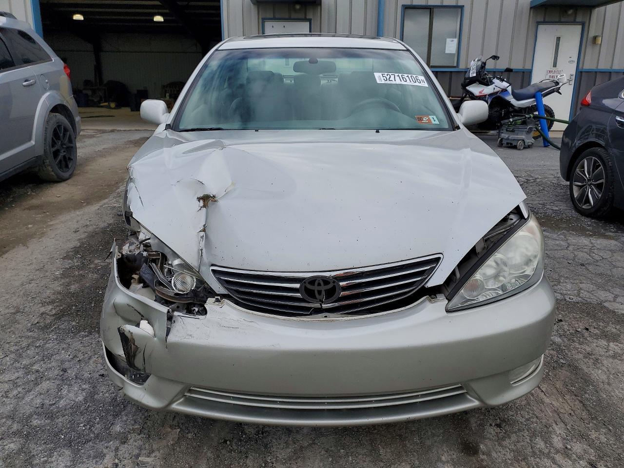2005 TOYOTA CAMRY XLE V6 photo 9