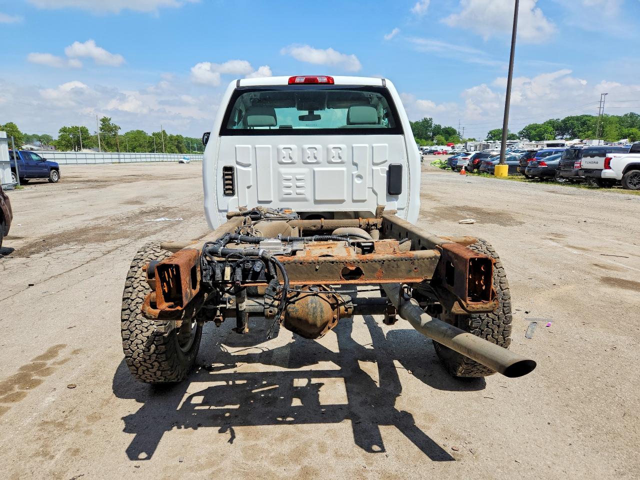 2017 CHEVROLET SILVERADO K2500  CAB & CHASSIS photo 11