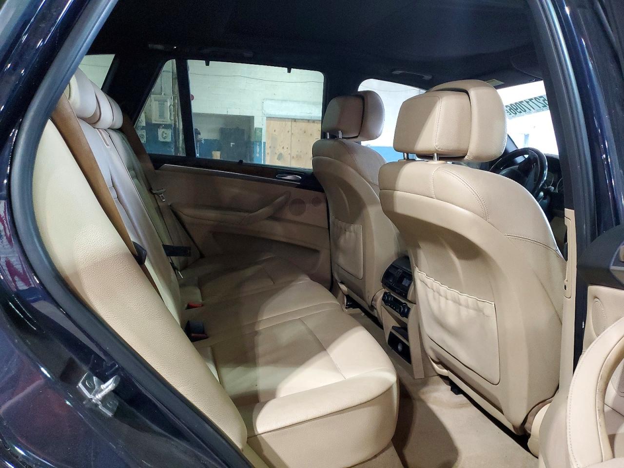2010 BMW X5 XDRIVE48I photo 21