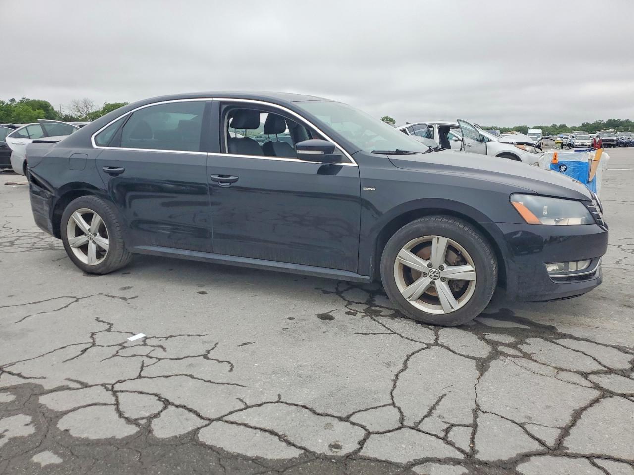 2015 VOLKSWAGEN PASSAT S photo 7